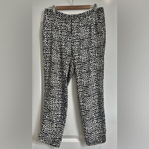 Banana Republic | Light Cream & White Patterned Business Casusl Pants | Size 8